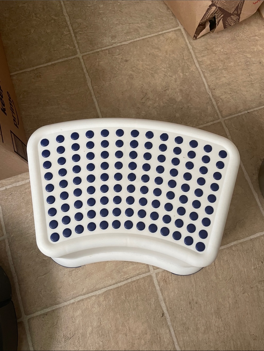 VROOM KIDS SECURE BATHROOM STEPSTOOL FOR USE WITH TUB SINK TOILET